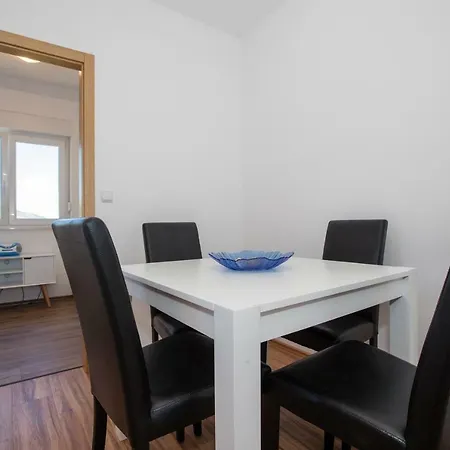 Petrusic * Supetarska Draga