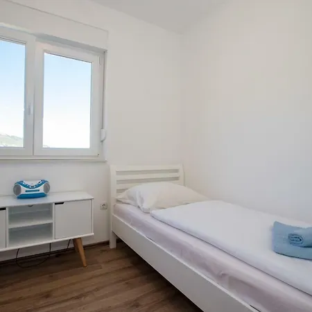 Petrusic * Supetarska Draga